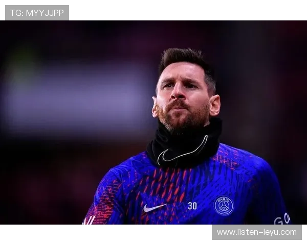 梅西离开巴萨后首场亮相引爆全球球迷热议，巴黎圣日耳曼迎来新星时代